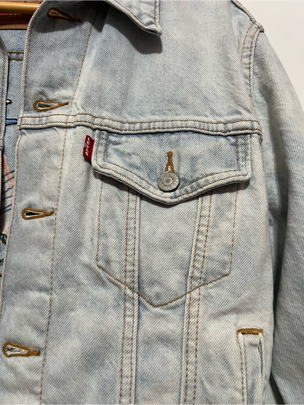 Levi's Light Blue Denim Trucker Jacket with Red Leather Patch - Picture 14 of 14